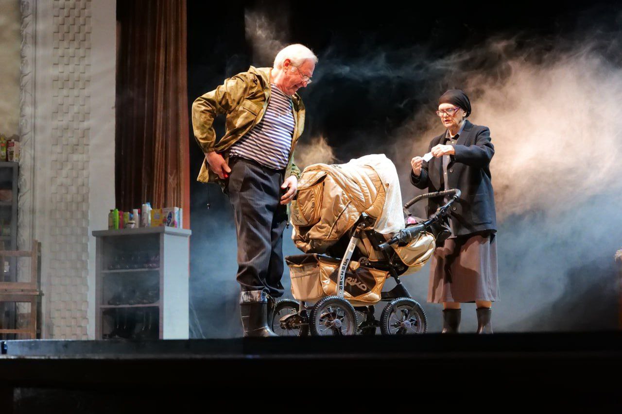 Глава города Кемерово Дмитрий Анисимов рассказал о бенефисе Лидии Николаевны Цукановой — актрисы кемеровского драматического театра, народной артистки России Глава города Кемерово Дмитрий Анисимов рассказал о бенефисе Лидии Николаевны Цукановой — актрисы кемеровского драматического театра, народной артистки России