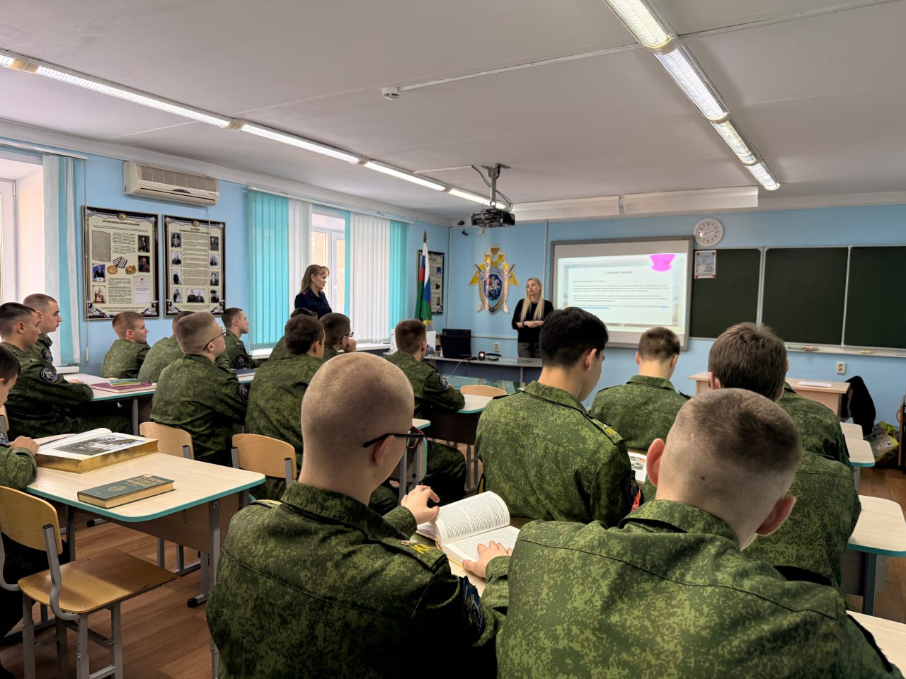 Офицеры следственного управления провели для кадет патриотический урок Офицеры следственного управления провели для кадет патриотический урок