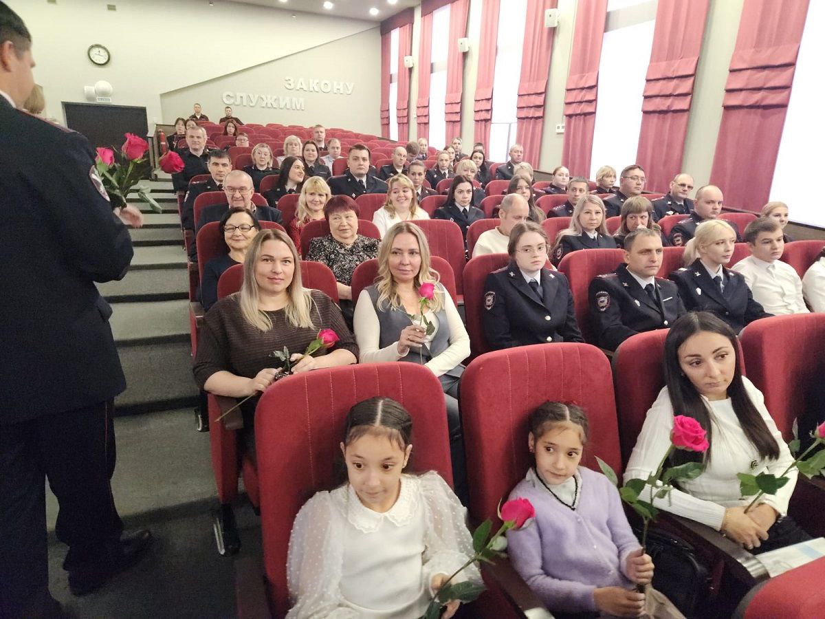 В ГУ МВД России по Кемеровской области – Кузбассу прошел праздничный телемост с сотрудниками, находящимися в служебной командировке В ГУ МВД России по Кемеровской области – Кузбассу прошел праздничный телемост с сотрудниками, находящимися в служебной командировке