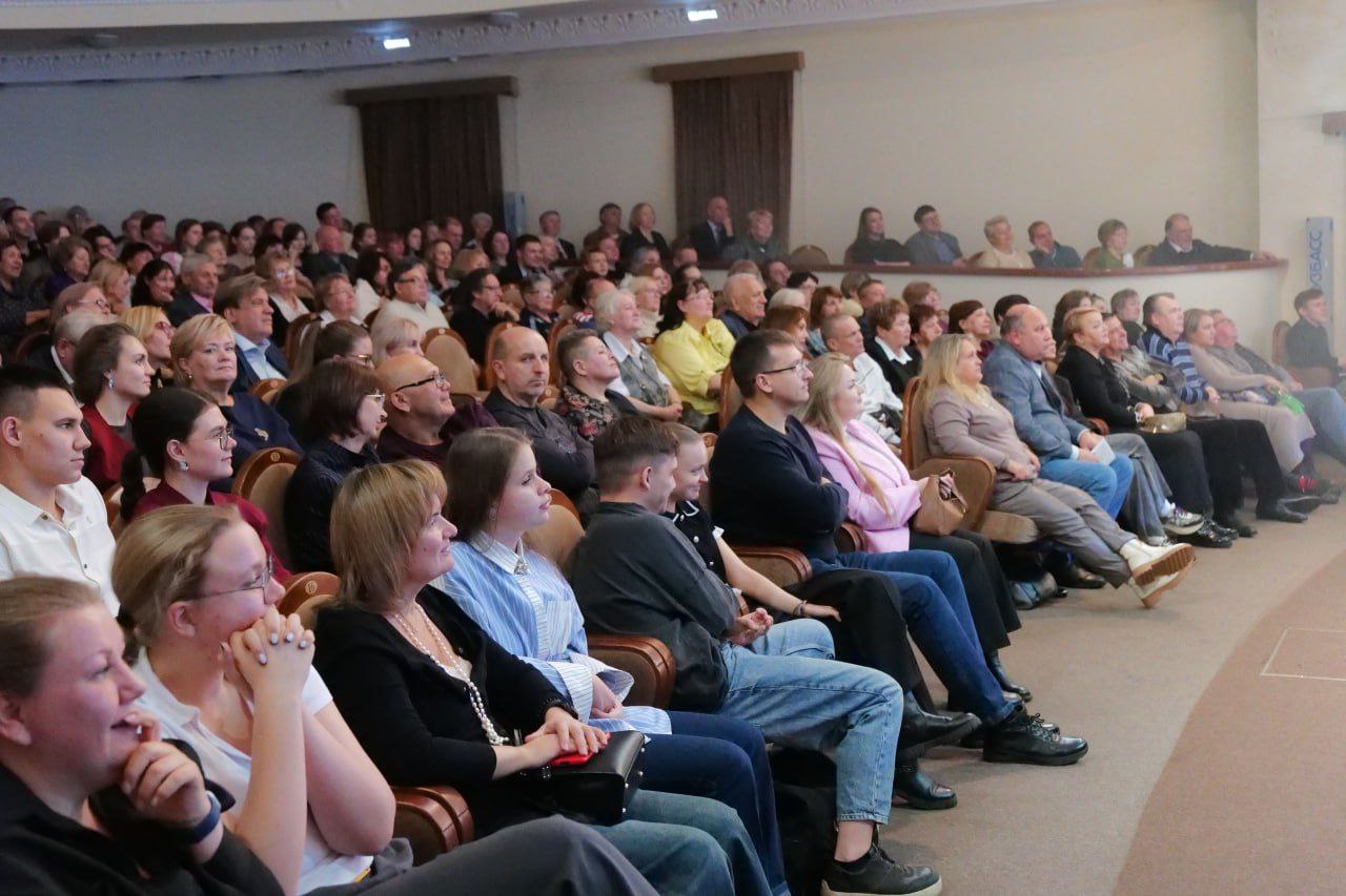 Глава города Кемерово Дмитрий Анисимов рассказал о бенефисе Лидии Николаевны Цукановой — актрисы кемеровского драматического театра, народной артистки России Глава города Кемерово Дмитрий Анисимов рассказал о бенефисе Лидии Николаевны Цукановой — актрисы кемеровского драматического театра, народной артистки России