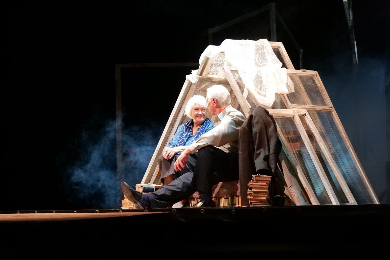 Глава города Кемерово Дмитрий Анисимов рассказал о бенефисе Лидии Николаевны Цукановой — актрисы кемеровского драматического театра, народной артистки России Глава города Кемерово Дмитрий Анисимов рассказал о бенефисе Лидии Николаевны Цукановой — актрисы кемеровского драматического театра, народной артистки России