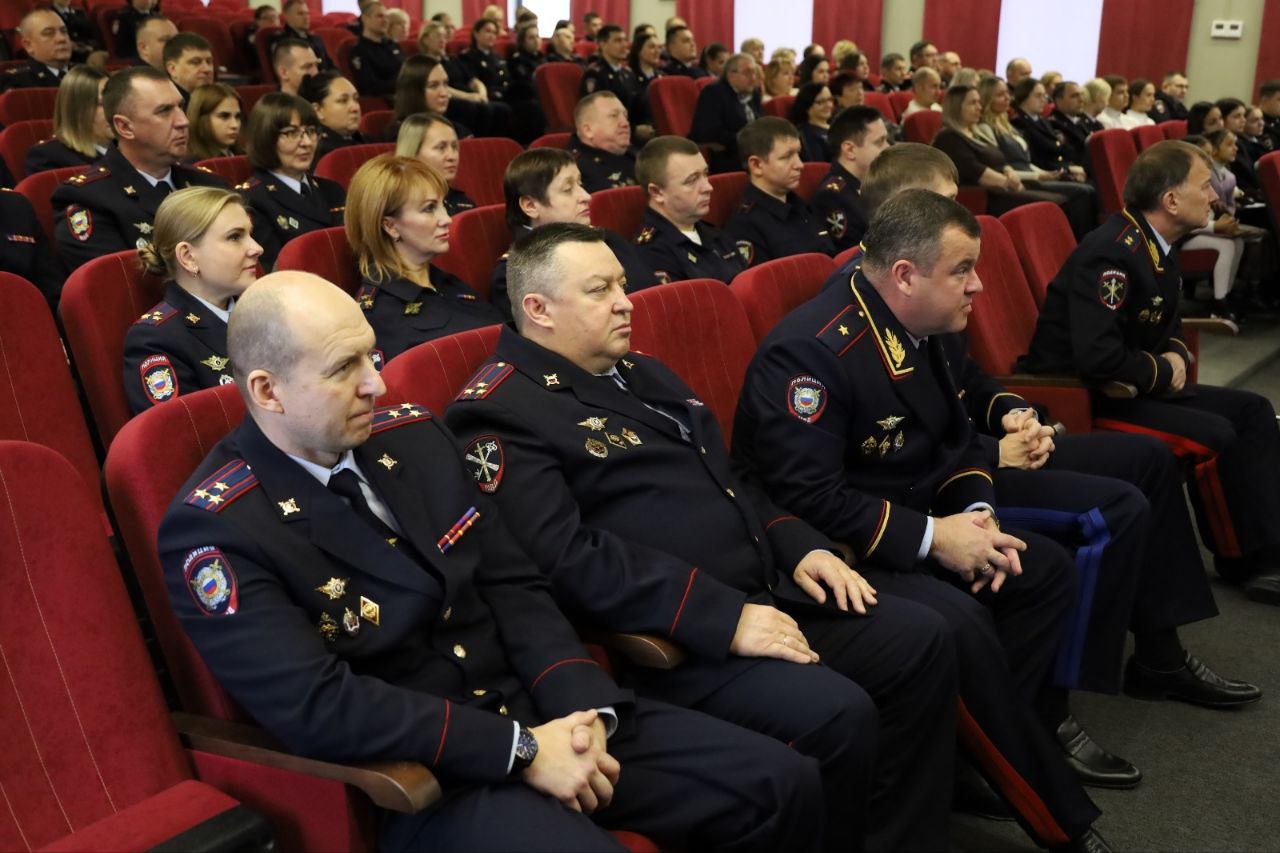 В ГУ МВД России по Кемеровской области – Кузбассу прошел праздничный телемост с сотрудниками, находящимися в служебной командировке В ГУ МВД России по Кемеровской области – Кузбассу прошел праздничный телемост с сотрудниками, находящимися в служебной командировке