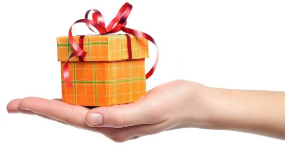 Как не стать жертвой закона: что нужно знать о подарках для врачей и учителей в 2025 году