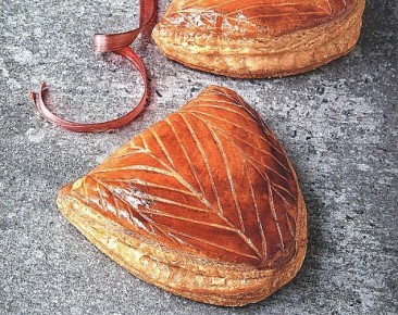 Слоеные пирожки с яблоком и ревенем: новый взгляд на французскую классику