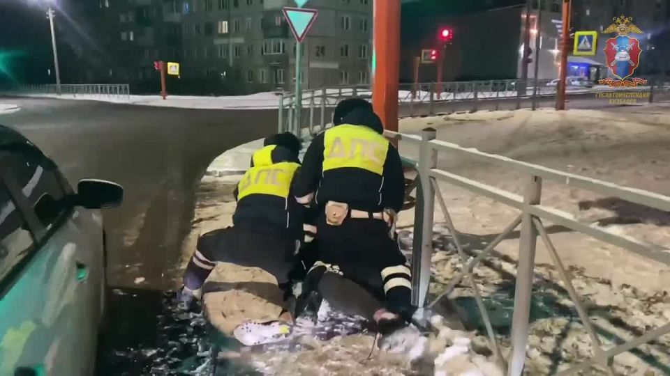 В Кемерове отстранен от управления нетрезвый автомобилист, который уснул за рулем