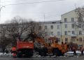 167 дорожных рабочих и 1129 дворников борются с гололедицей в Кемерове