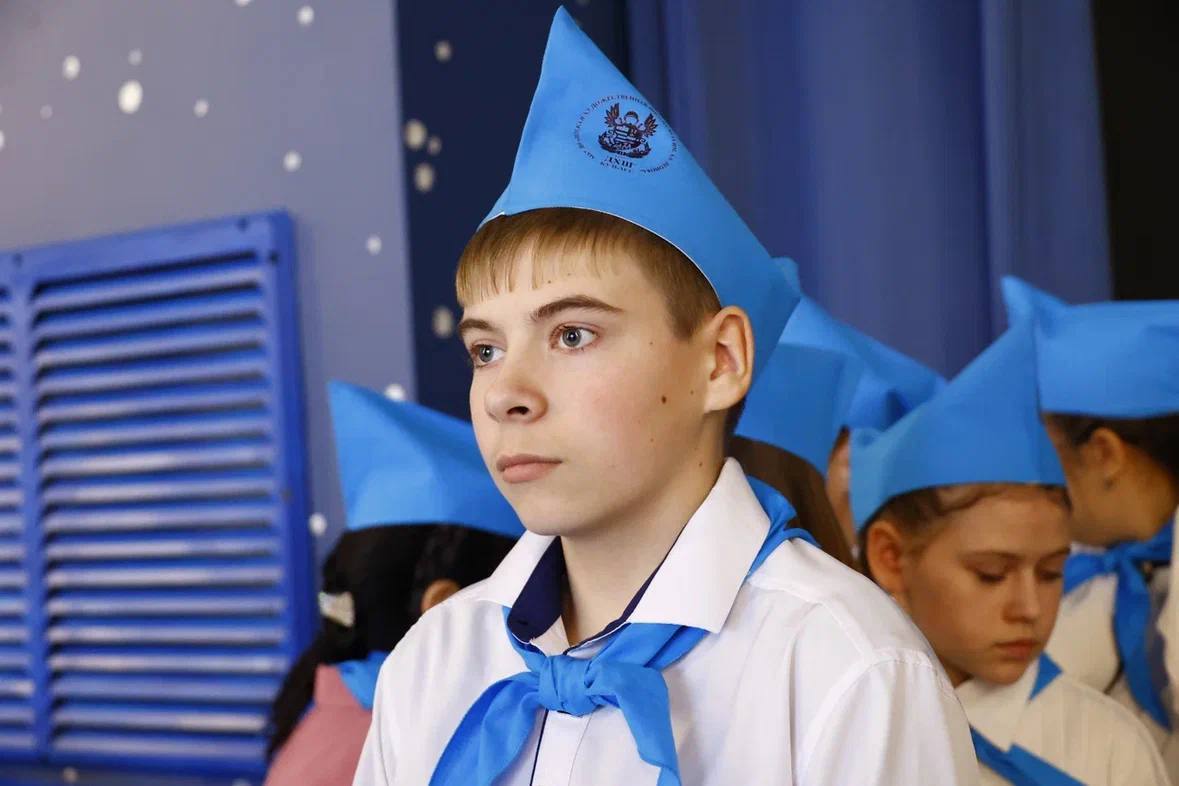 В Тисульском округе поздравил земляков с 50летием детской художественной школы имени Дважды Героя Советского Союза лётчика-космонавта Алексея Архиповича Леонова В Тисульском округе поздравил земляков с 50летием детской художественной школы имени Дважды Героя Советского Союза лётчика-космонавта Алексея Архиповича Леонова