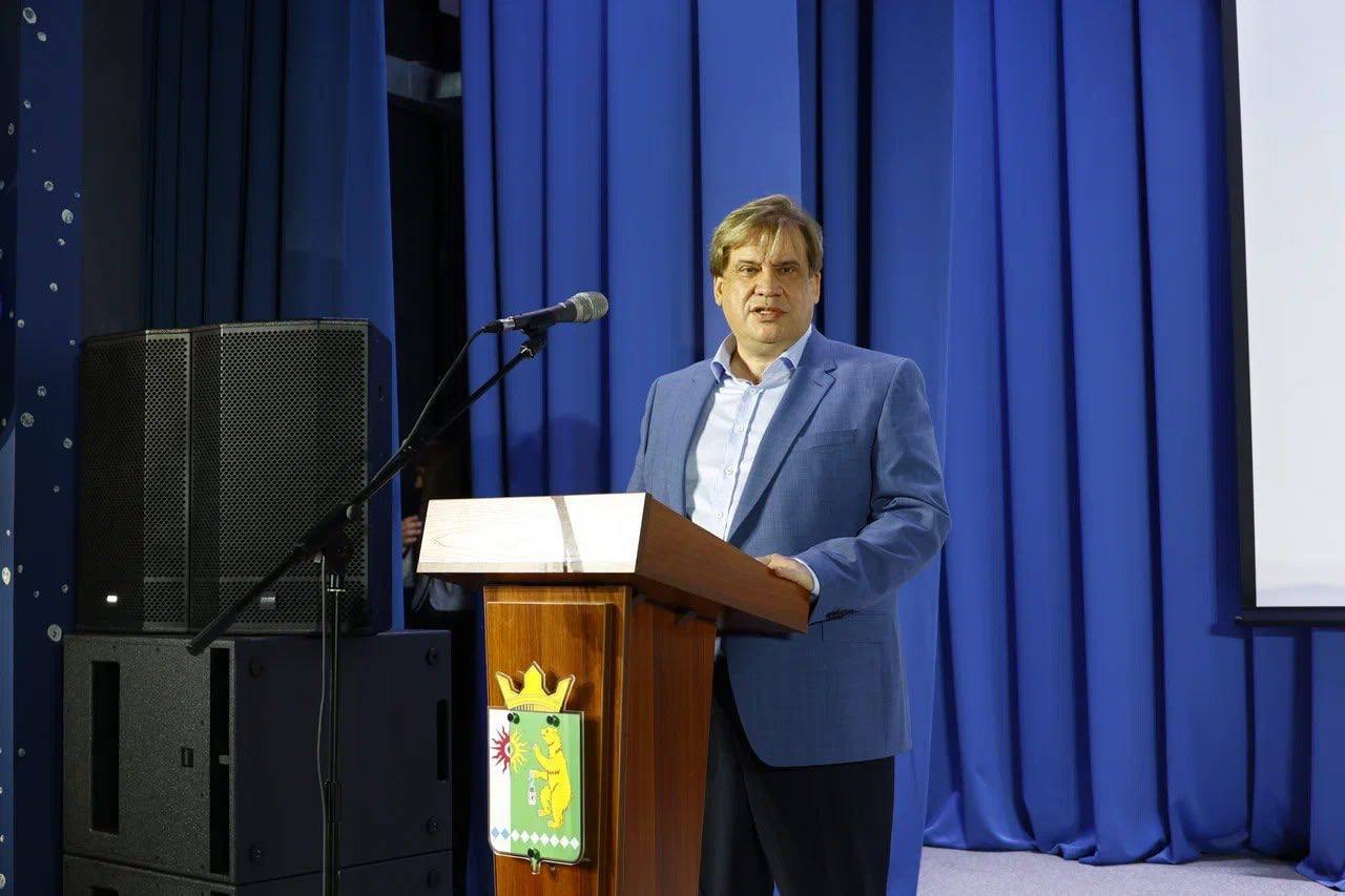 В Тисульском округе поздравил земляков с 50летием детской художественной школы имени Дважды Героя Советского Союза лётчика-космонавта Алексея Архиповича Леонова В Тисульском округе поздравил земляков с 50летием детской художественной школы имени Дважды Героя Советского Союза лётчика-космонавта Алексея Архиповича Леонова