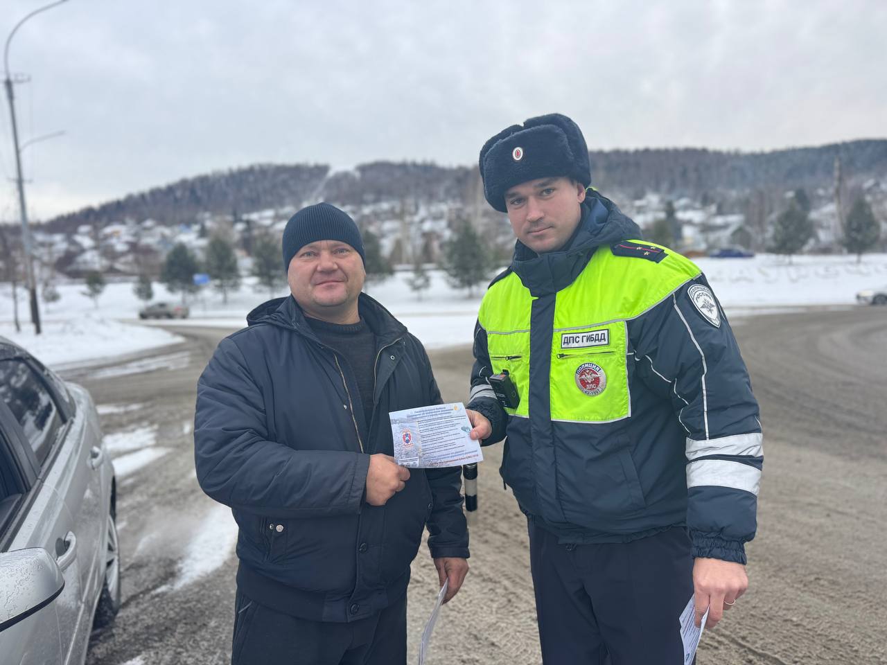 Сотрудники Госавтоинспекции г. Междуреченска провели беседы с водителями транспортных средств в целях профилактики нарушений ПДД и снижения аварийности Сотрудники Госавтоинспекции г. Междуреченска провели беседы с водителями транспортных средств в целях профилактики нарушений ПДД и снижения аварийности