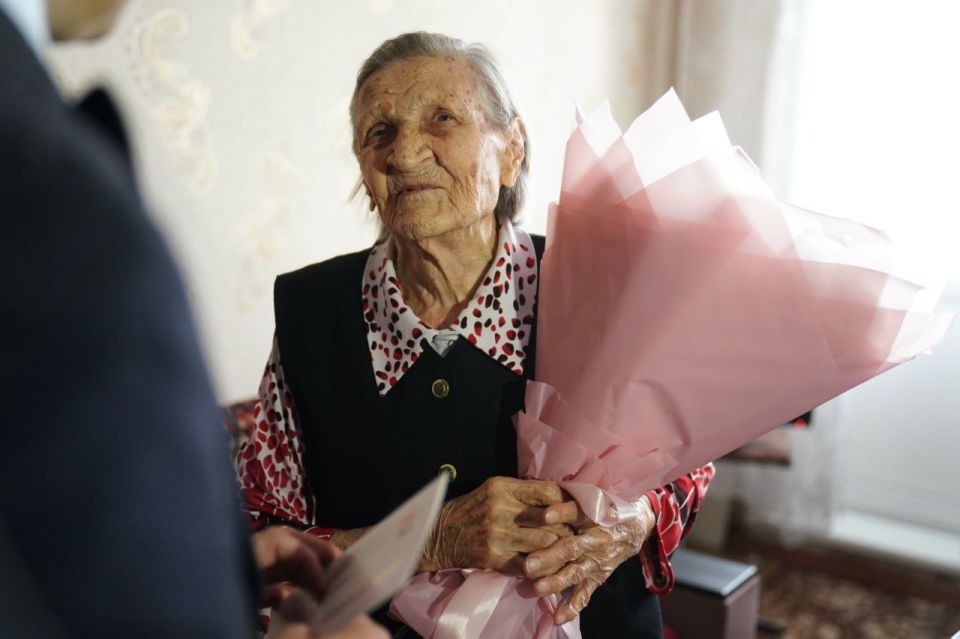 Поздравления сегодня принимает кемеровчанка Зоя Фёдоровна Плотникова: труженице тыла исполнилось 103 года