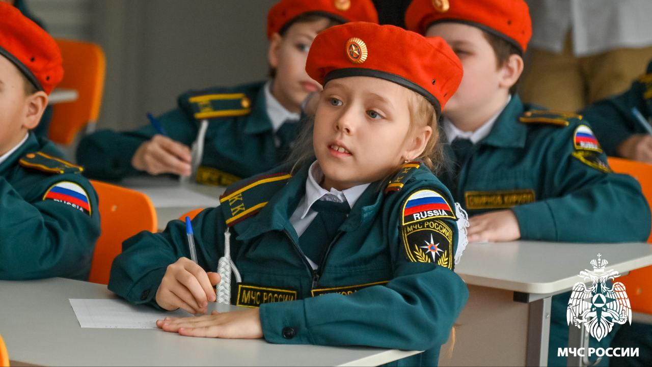 Старшие кадеты передали знания младшим Старшие кадеты передали знания младшим