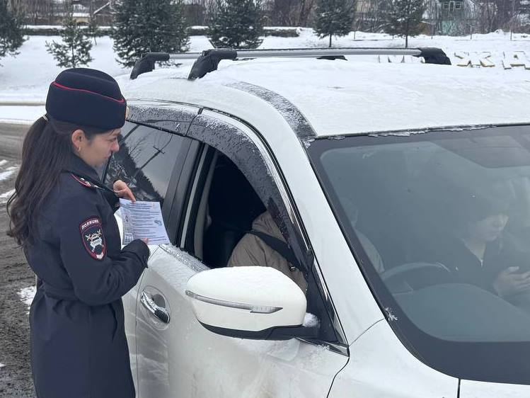 Сотрудники Госавтоинспекции г. Междуреченска провели беседы с водителями транспортных средств в целях профилактики нарушений ПДД и снижения аварийности Сотрудники Госавтоинспекции г. Междуреченска провели беседы с водителями транспортных средств в целях профилактики нарушений ПДД и снижения аварийности