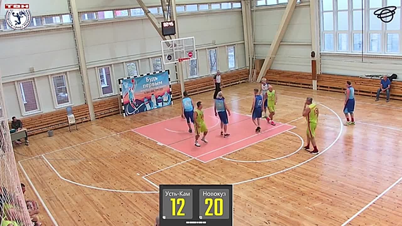 Новокузнецкие баскетболисты приняли участие в межрегиональном турнире ветеранов