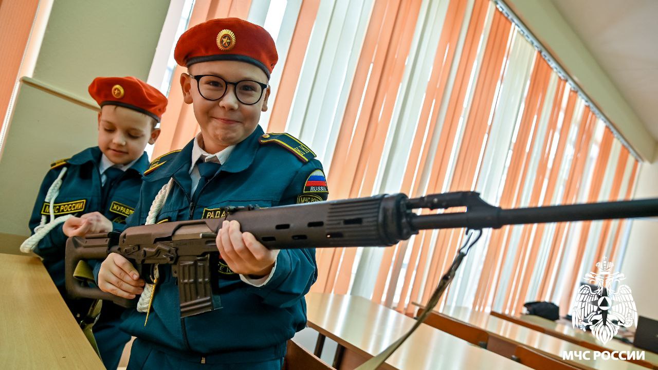 Старшие кадеты передали знания младшим Старшие кадеты передали знания младшим