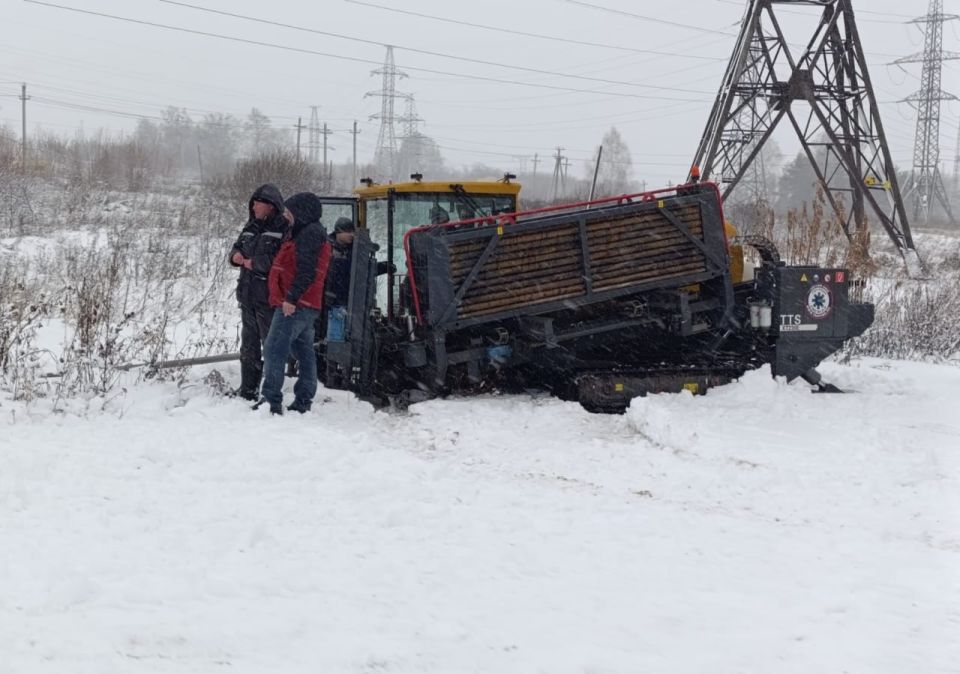 Обочина дороги обрушилась в Кемерове