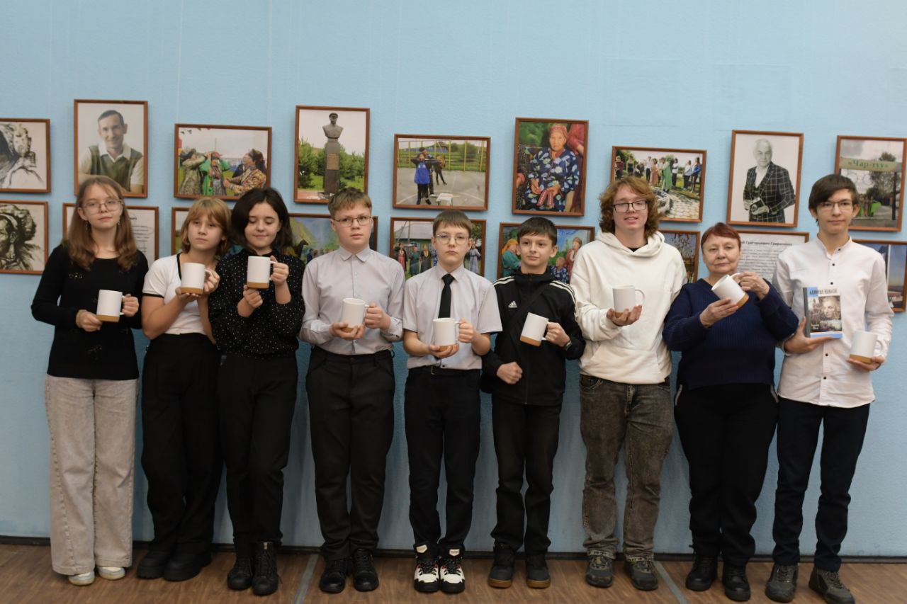 В библиотеке имени Гоголя открылась выставка «Телeуты глазами фотохудожников Кузбасса» В библиотеке имени Гоголя открылась выставка «Телeуты глазами фотохудожников Кузбасса»