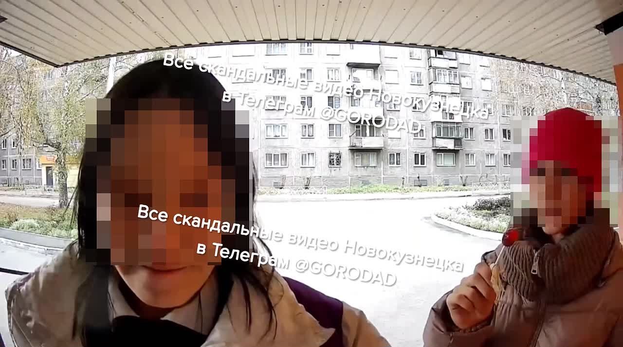 Школьница плюнула в домофон в Новокузнецке
