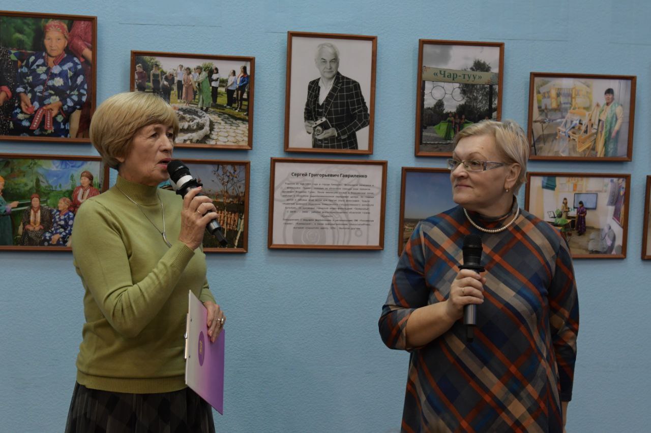 В библиотеке имени Гоголя открылась выставка «Телeуты глазами фотохудожников Кузбасса» В библиотеке имени Гоголя открылась выставка «Телeуты глазами фотохудожников Кузбасса»