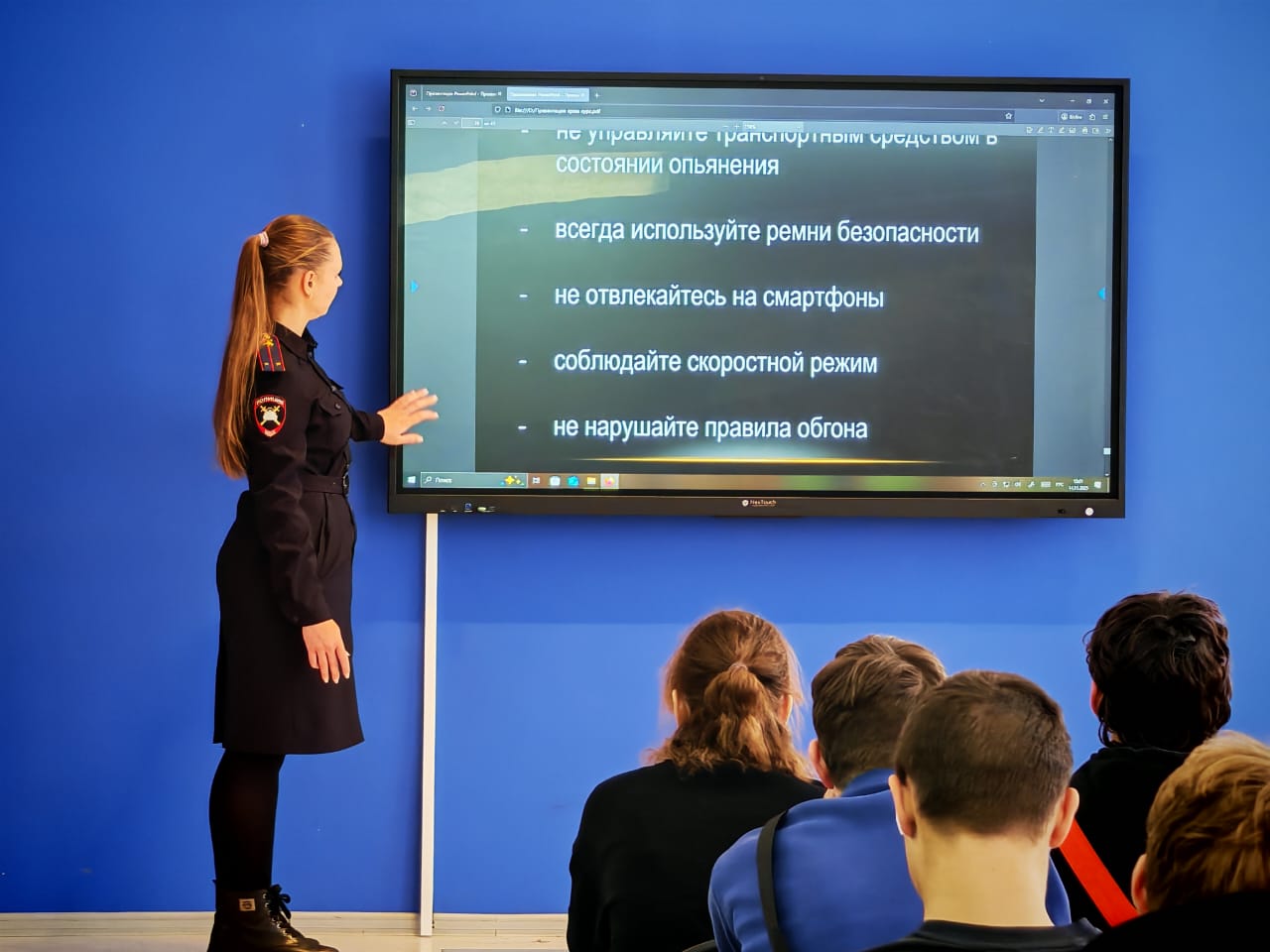 В Мысках сотрудники Госавтоинспекции совместно с сотрудниками экстренных служб встретились со студентами В Мысках сотрудники Госавтоинспекции совместно с сотрудниками экстренных служб встретились со студентами