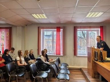 В Кемеровской области школьники познакомились с работой транспортной полиции