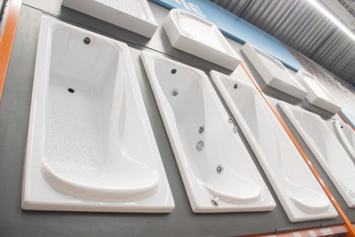 Как устранить засор в ванной и не вызывать сантехников: проверенный способ