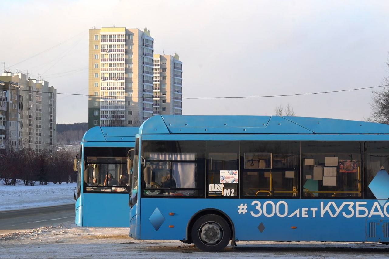 #официальныйкомментарий. Информация о высадке школьницы из автобуса №127 в Кемерове не подтвердилась Ранее в социальных сетях появилась информация, что несовершеннолетняя якобы забыла дома социальный проездной с фотографией...