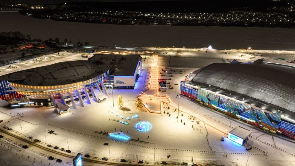 В Кемерове приступили к новогоднему оформлению