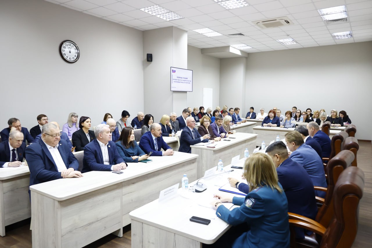 В Парламенте Кузбасса прошли публичные слушания по проекту областного бюджета на 2026-2028 годы В Парламенте Кузбасса прошли публичные слушания по проекту областного бюджета на 2026-2028 годы