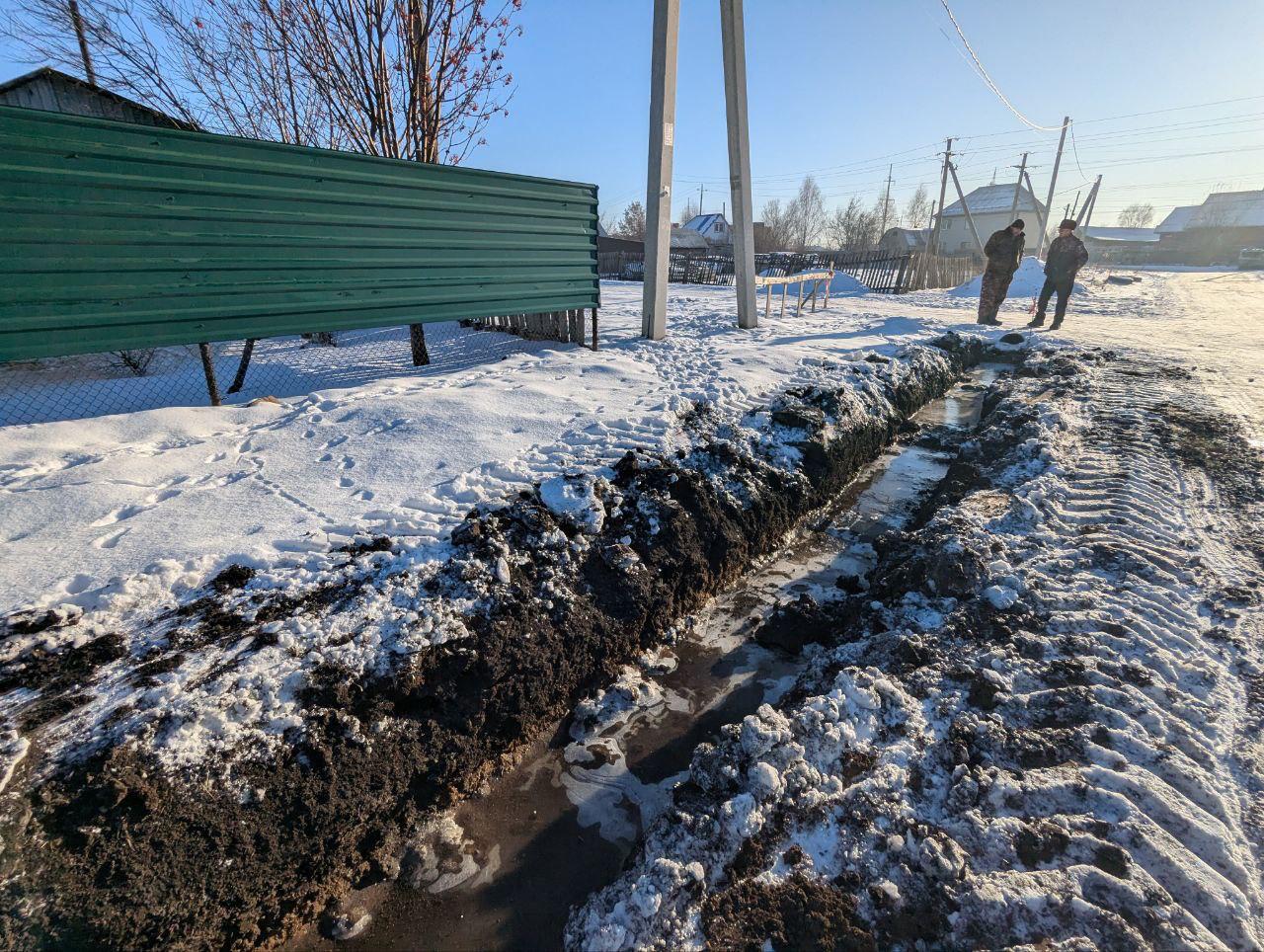 Откачивать воду из подвалов и колодцев продолжают в Белове Откачивать воду из подвалов и колодцев продолжают в Белове