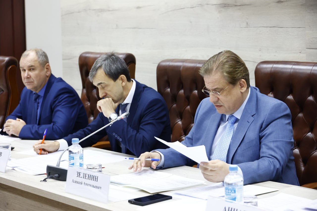 В Парламенте Кузбасса прошли публичные слушания по проекту областного бюджета на 2026-2028 годы В Парламенте Кузбасса прошли публичные слушания по проекту областного бюджета на 2026-2028 годы