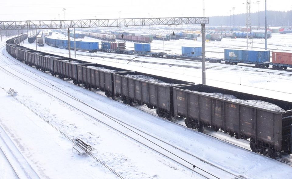 Рекордный состав с кузбасским углём на Транссибе