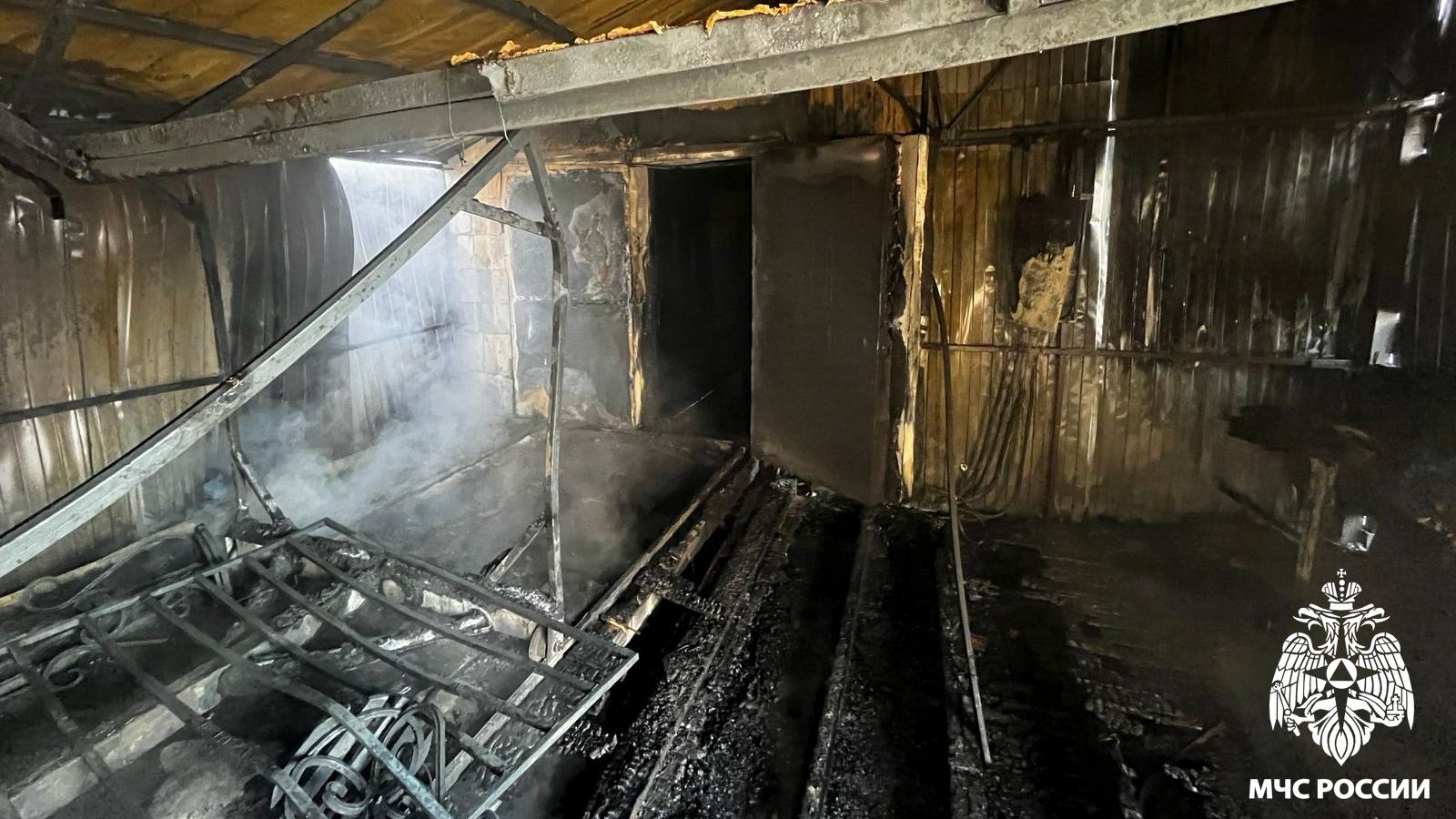 Здание ритуальных услуг загорелось в Новокузнецке Здание ритуальных услуг загорелось в Новокузнецке