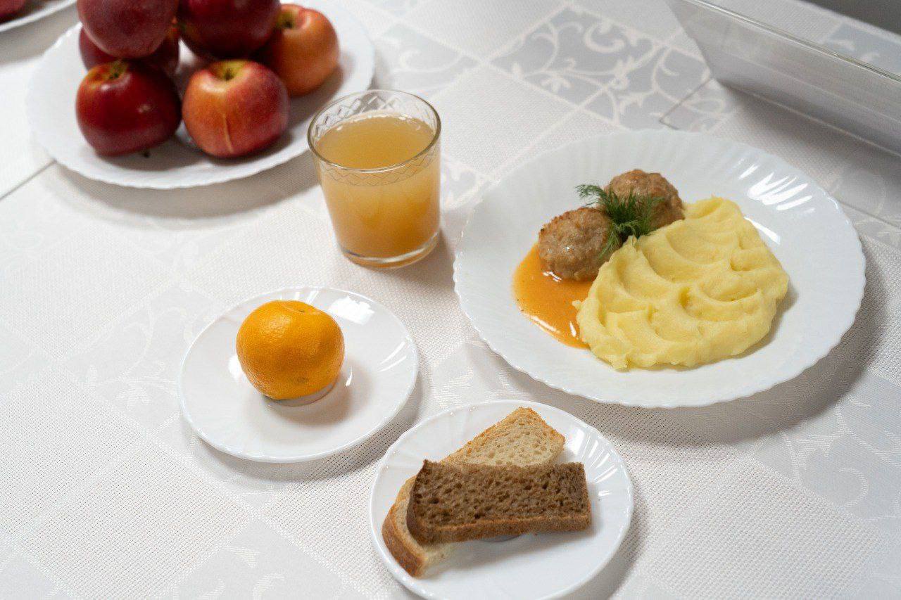 Родители в Кемерове продегустировали 20 блюд из школьного меню Родители в Кемерове продегустировали 20 блюд из школьного меню