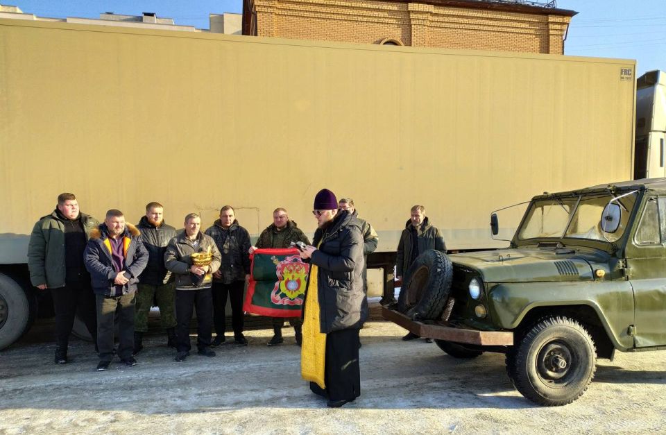 Кемеровские священники отправили автомобиль для кузбасских бойцов в зону СВО