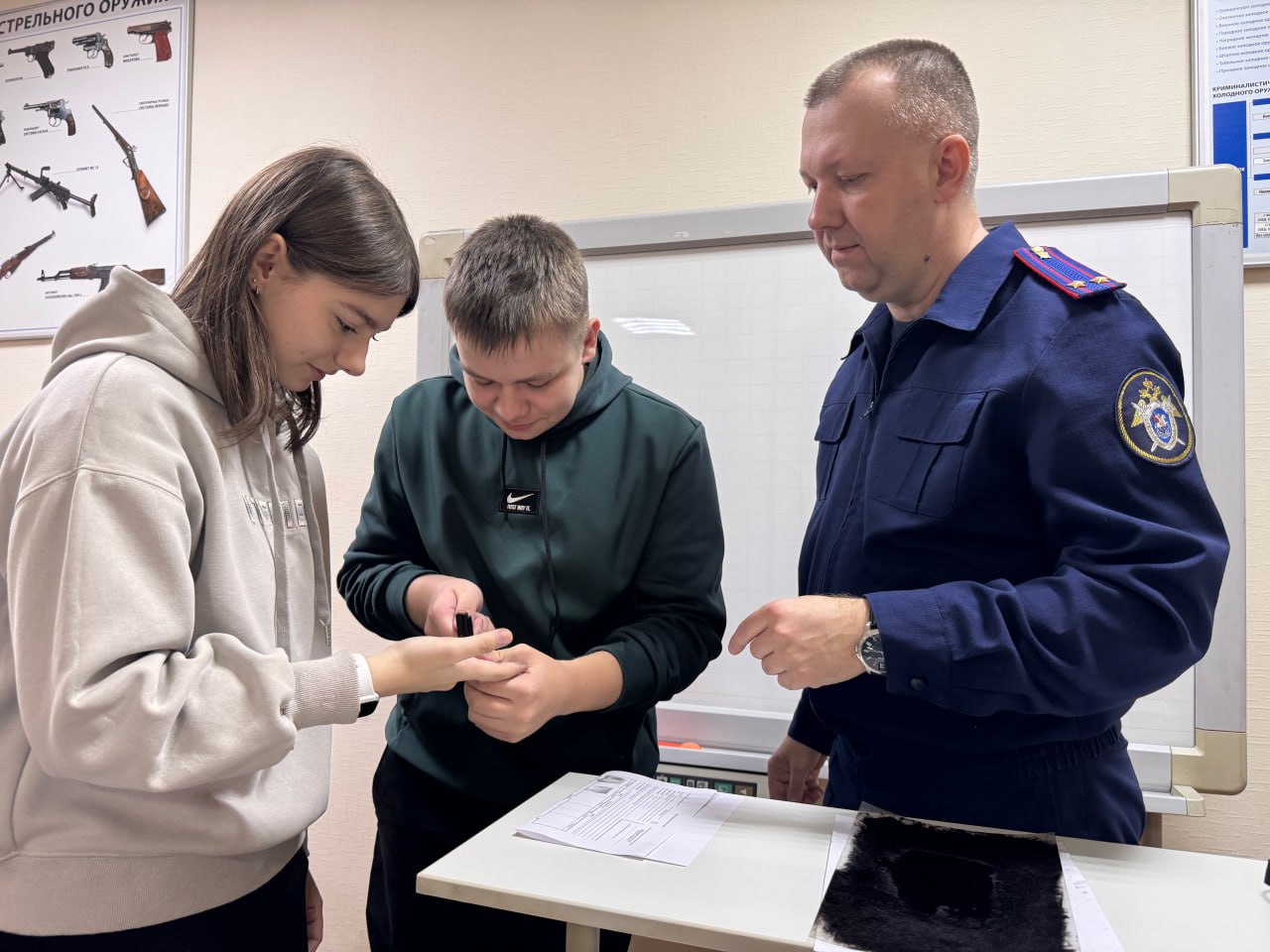 В Кузбассе сотрудники СК организовали для юргинских школьников профориентационное мероприятие в рамках проекта «Юный следователь» В Кузбассе сотрудники СК организовали для юргинских школьников профориентационное мероприятие в рамках проекта «Юный следователь»