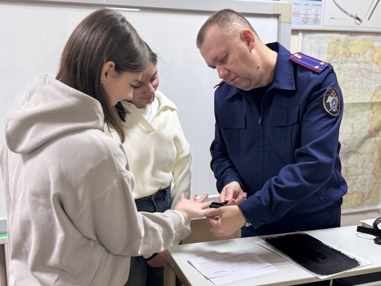 В Кузбассе сотрудники СК организовали для юргинских школьников профориентационное мероприятие в рамках проекта «Юный следователь» В Кузбассе сотрудники СК организовали для юргинских школьников профориентационное мероприятие в рамках проекта «Юный следователь»
