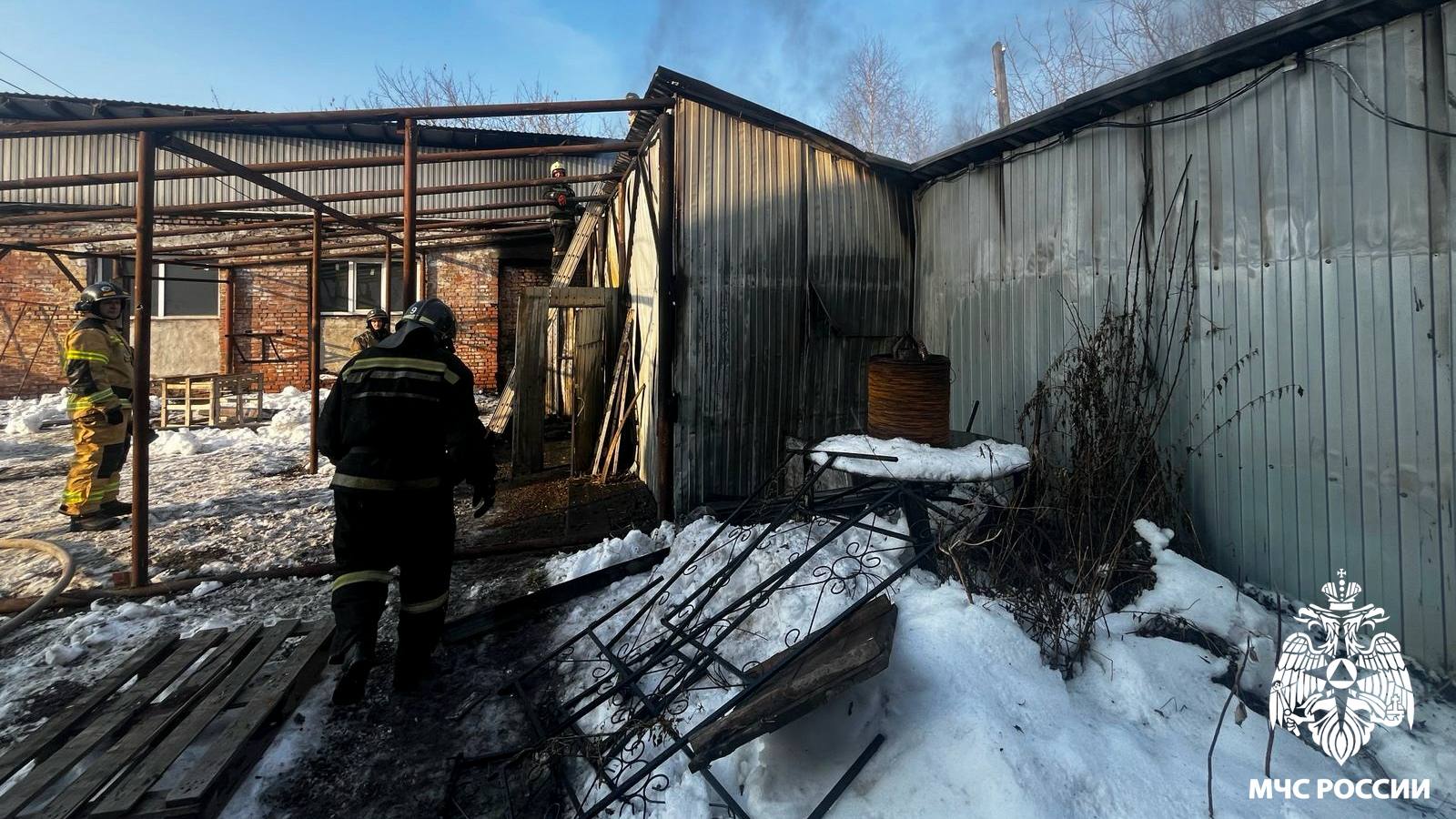 Здание ритуальных услуг загорелось в Новокузнецке Здание ритуальных услуг загорелось в Новокузнецке