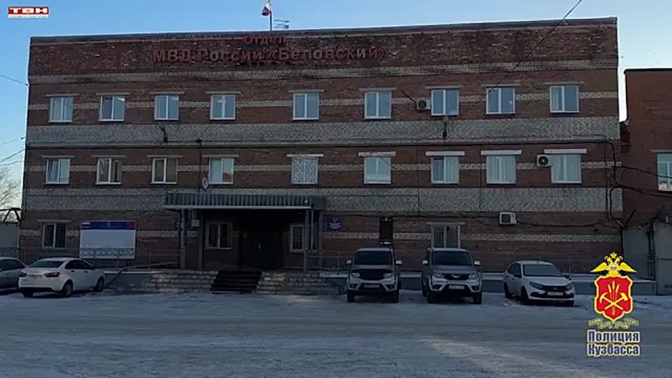 Мошенники и таксист. Полицейские Белово задержала таксиста, забравшего себе полмиллиона рублей, похищенные аферистами у пенсионерки