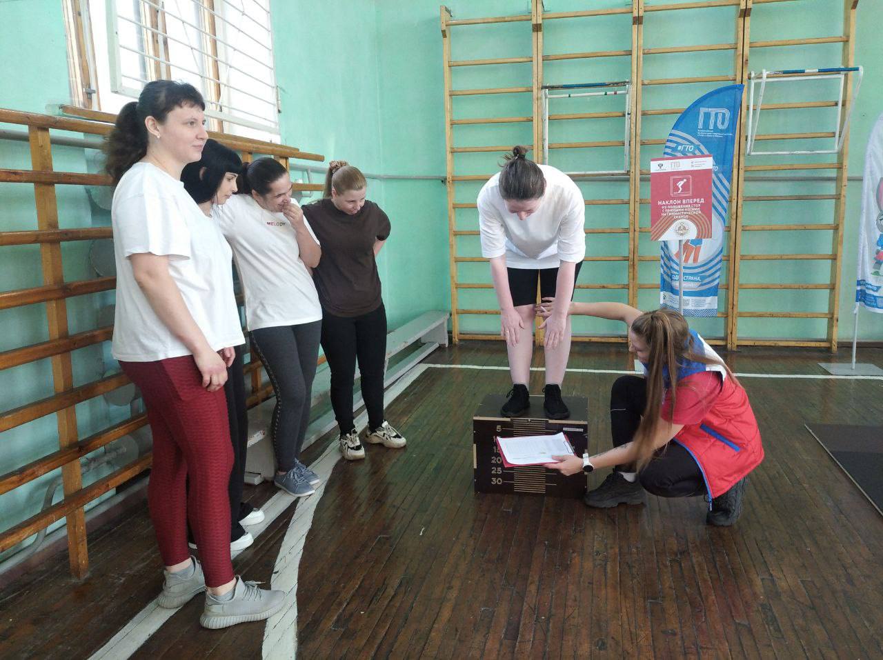 Кемеровские мамы сдали нормы ГТО вместе с детьми на семейном фестивале Кемеровские мамы сдали нормы ГТО вместе с детьми на семейном фестивале