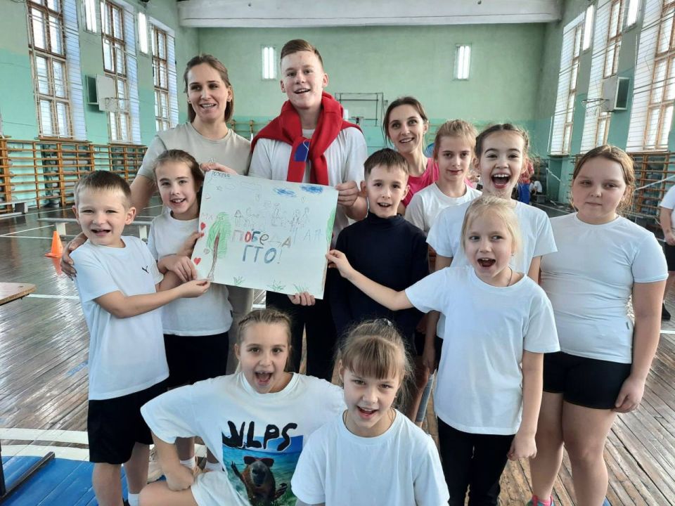 Кемеровские мамы сдали нормы ГТО вместе с детьми на семейном фестивале