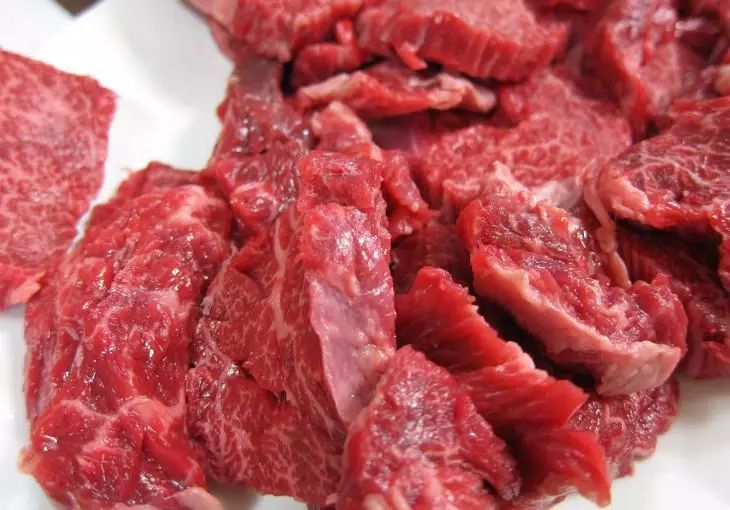 Врач объяснила, кому стоит отказаться от красного мяса: проверьте, если вы в списке