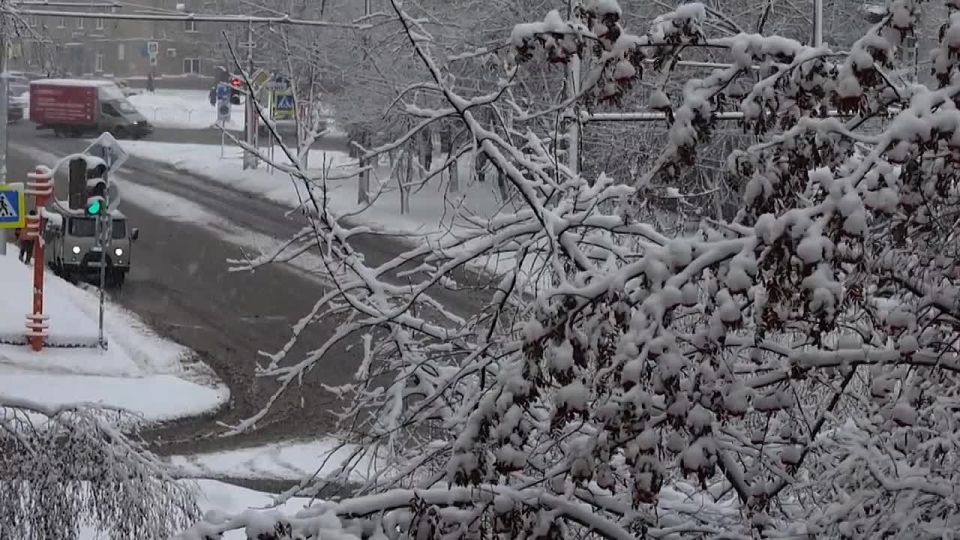 Перепады температур и снежная погода сохранятся в Кемерове всю неделю: дорожные службы готовы продолжать работу в усиленном режиме