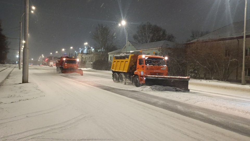 Дорожные службы устраняют последствия снегопада