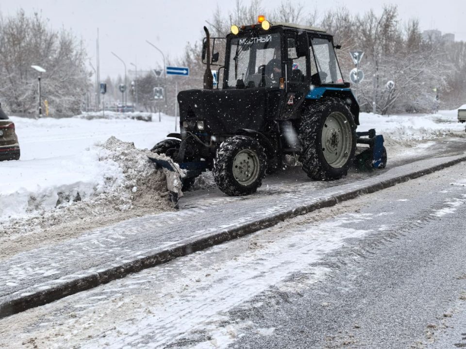 Уборка снега на улицах Тухачевского и Терешковой