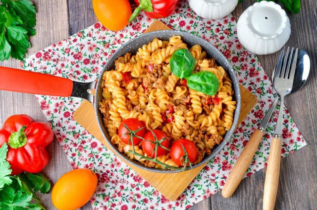 Паста с фаршем и болгарским перцем: быстрое и сытное решение для ужина
