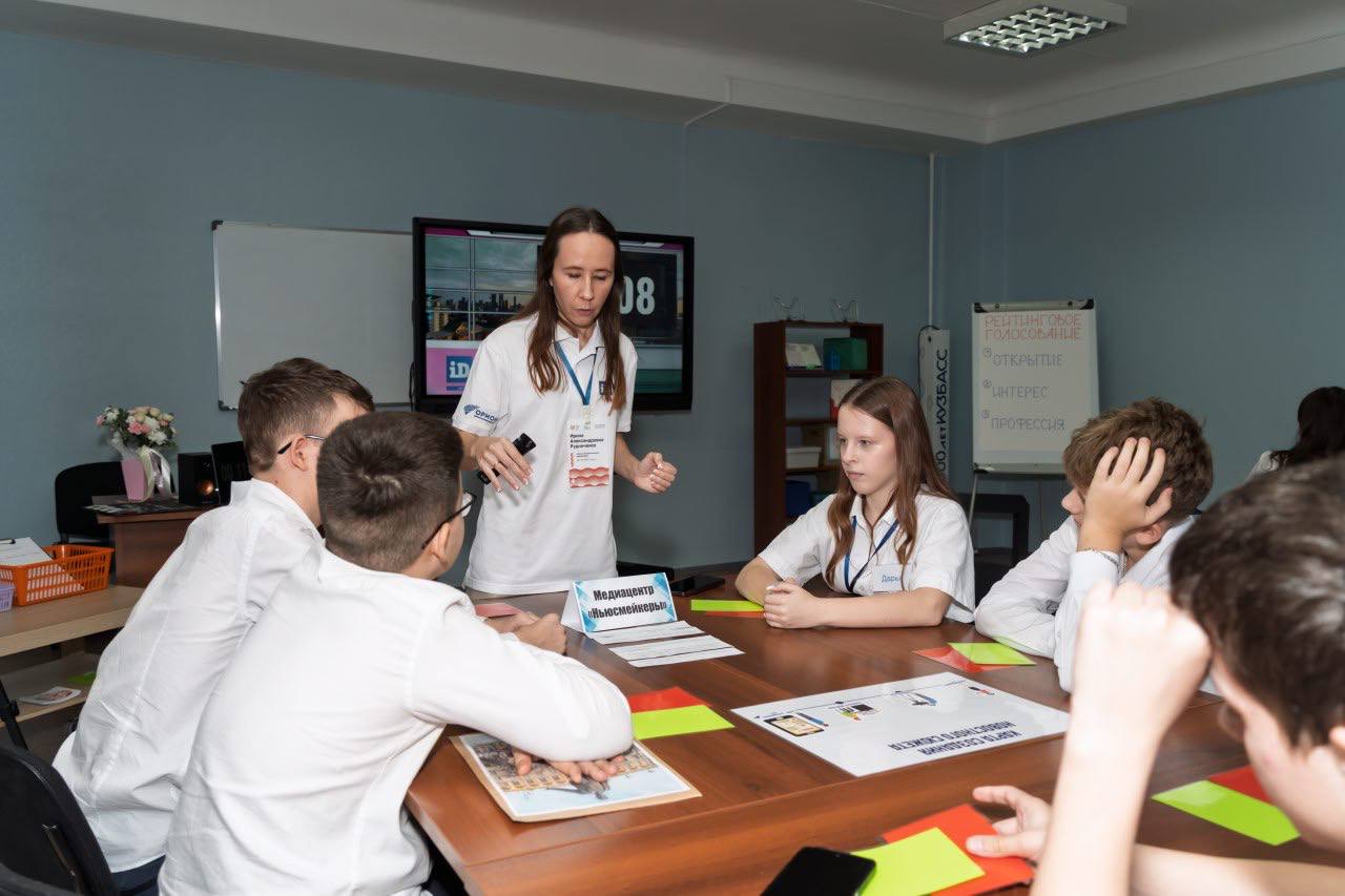 В Дворце творчества им. Н.К. Крупской прошёл муниципальный этап Всероссийского конкурса «Сердце отдаю детям» для работников сферы дополнительного образования В Дворце творчества им. Н.К. Крупской прошёл муниципальный этап Всероссийского конкурса «Сердце отдаю детям» для работников сферы дополнительного образования