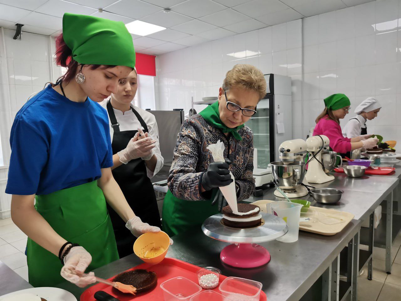 В Кемерове мамам участников СВО подарили торты ручной работы В Кемерове мамам участников СВО подарили торты ручной работы