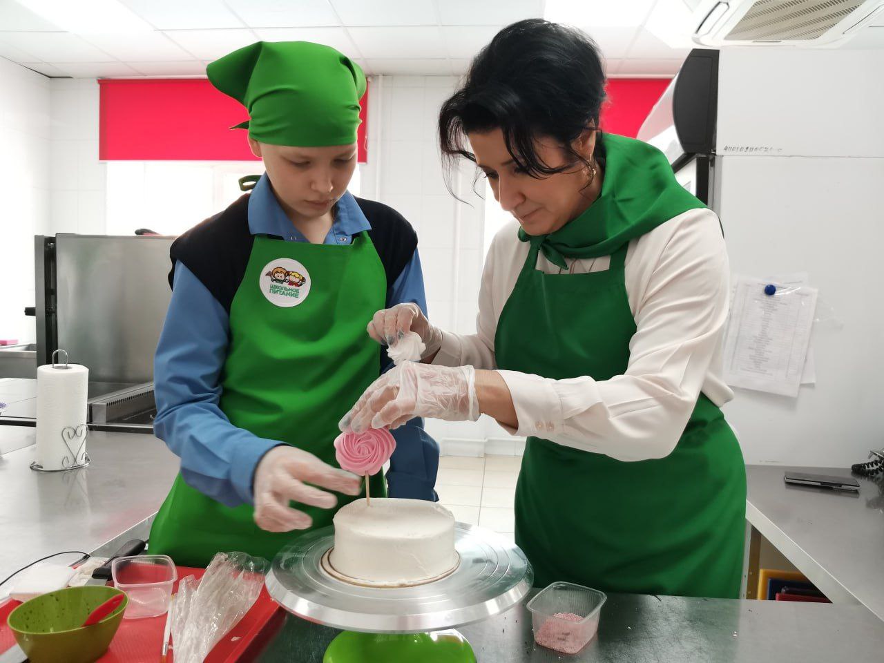 В Кемерове мамам участников СВО подарили торты ручной работы В Кемерове мамам участников СВО подарили торты ручной работы