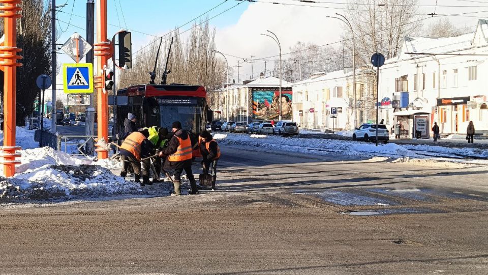 Сегодня в очистке города от снега задействовано 137 единиц снегоуборочной техники