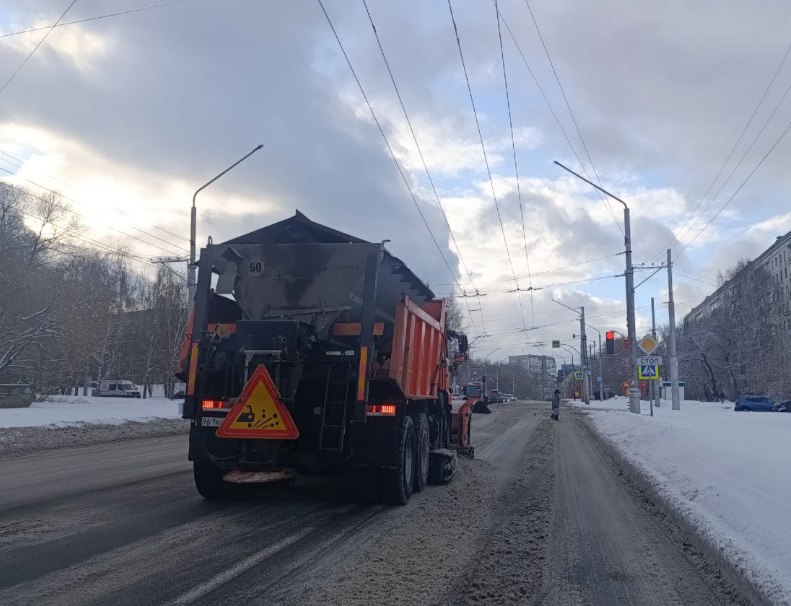 Сегодня в очистке города от снега задействовано 137 единиц снегоуборочной техники Сегодня в очистке города от снега задействовано 137 единиц снегоуборочной техники